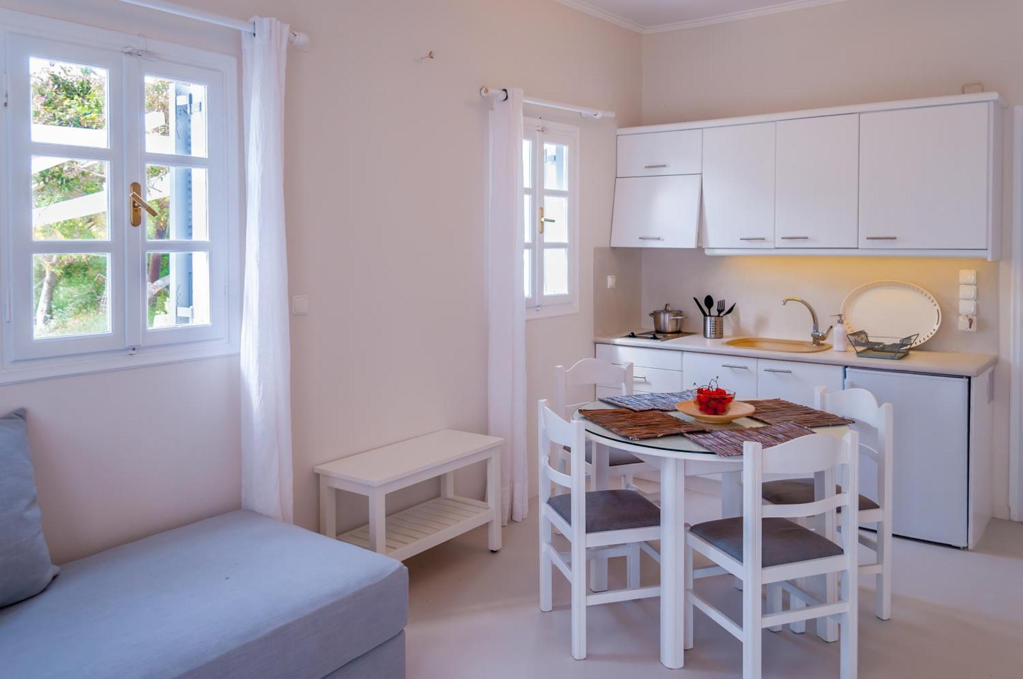 Milos Bay Suites Адамас Номер фото